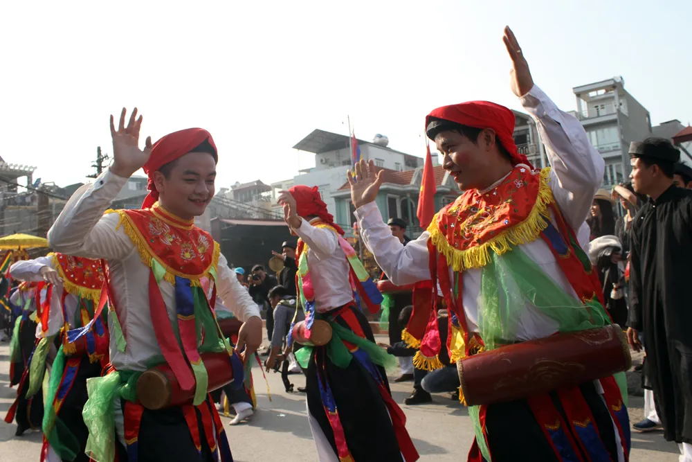 'Con đĩ đánh bồng' sôi động làng Triều Khúc ảnh 12 'Con đĩ đánh bồng' sôi động làng Triều Khúc ảnh 12