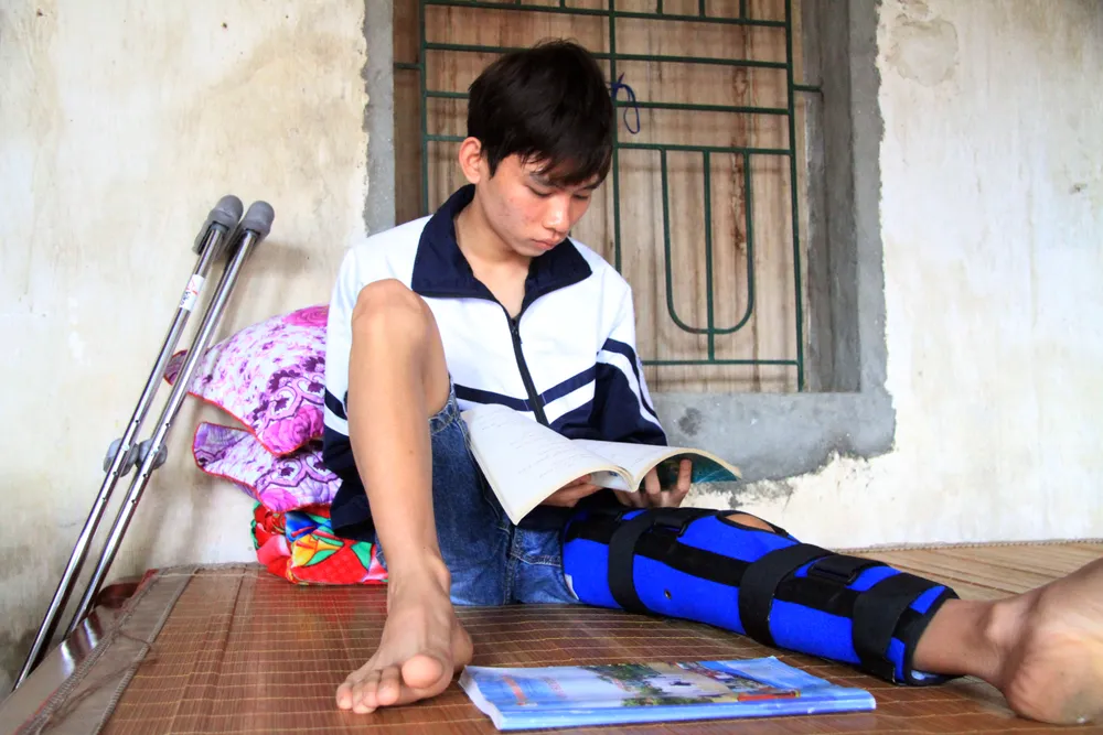 “Em muốn có đôi chân khỏe mạnh để được đến trường” ảnh 3 “Em muốn có đôi chân khỏe mạnh để được đến trường” ảnh 3