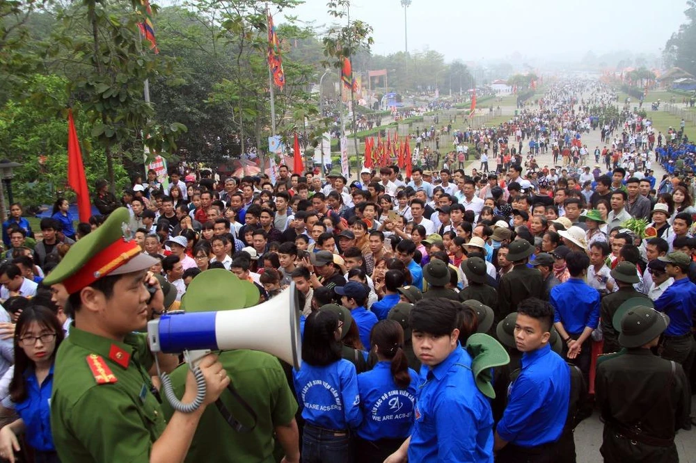 dùng loa tuyên truyền nâng cao ý thức 