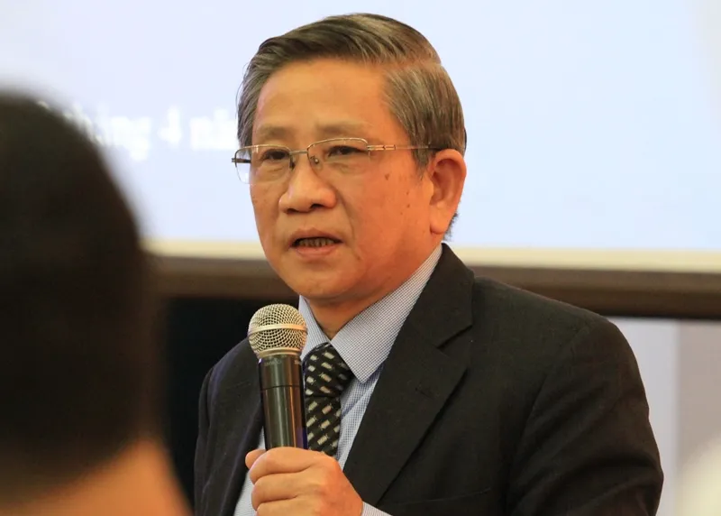 GS Nguyễn Minh Thuyết tại buổi họp báo.