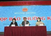 Khởi tố 2 cán bộ ‘làm luật’ xe hàng chờ xuất sang Trung Quốc ảnh 2 Ùn tắc nông sản làm nóng cuộc họp báo Bộ Công Thương