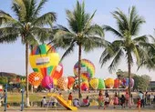 Bồng bế con nhỏ đi xem khinh khí cầu ở Hà Nội ảnh 7 17 khinh khí cầu bay trên bầu trời phố cổ Hội An