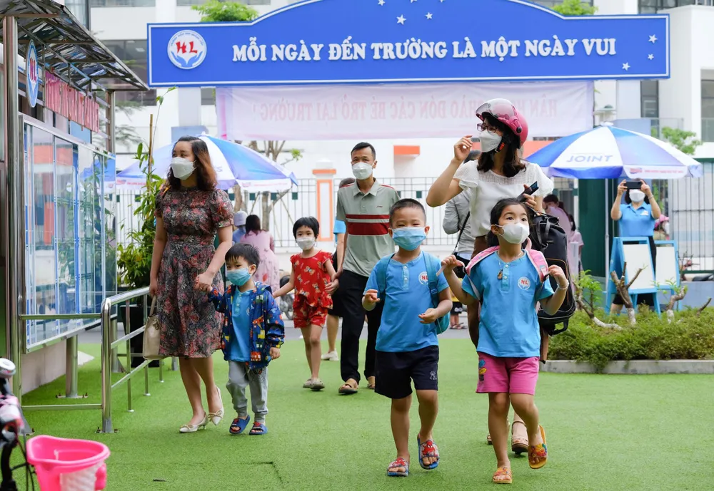 Nhiều trẻ khá hào hứng khi được đến lớp gặp các cô, bạn bè.