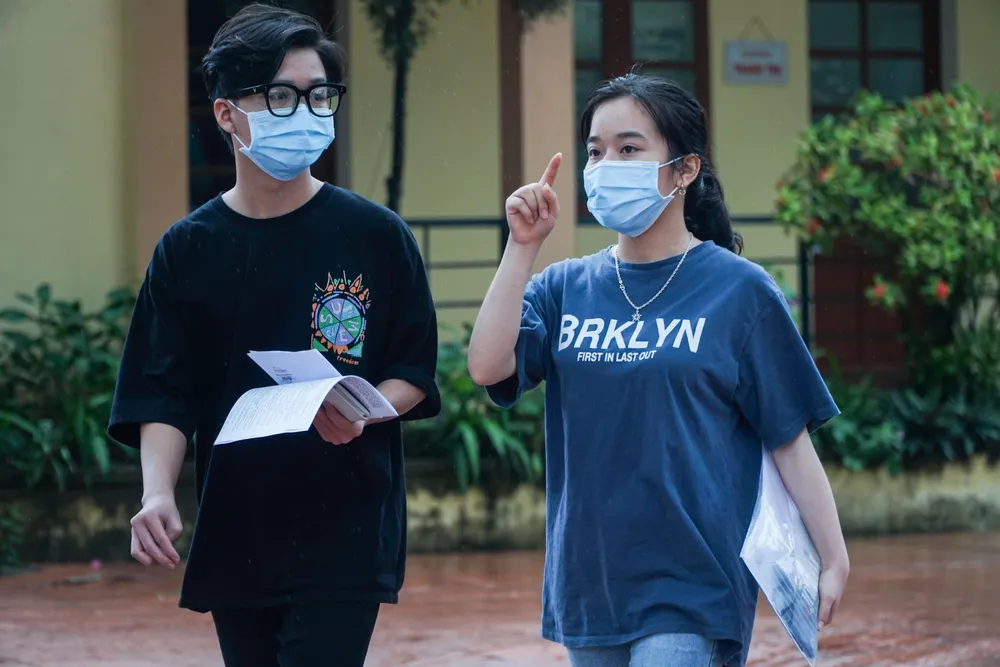 Việc kiểm tra khảo sát nhằm giúp học sinh chuẩn bị tốt cho kỳ thi tốt nghiệp THPT năm 2022. Ảnh PHI HÙNG