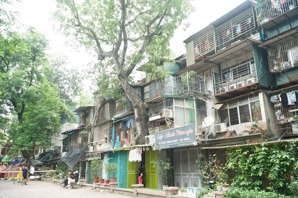 Hiện trường vụ cháy là khu tập thể cũ, rất nhiều các "chuồng cọp". Ảnh: PHI HÙNG Hiện trường vụ cháy là khu tập thể cũ, rất nhiều các "chuồng cọp". Ảnh: PHI HÙNG