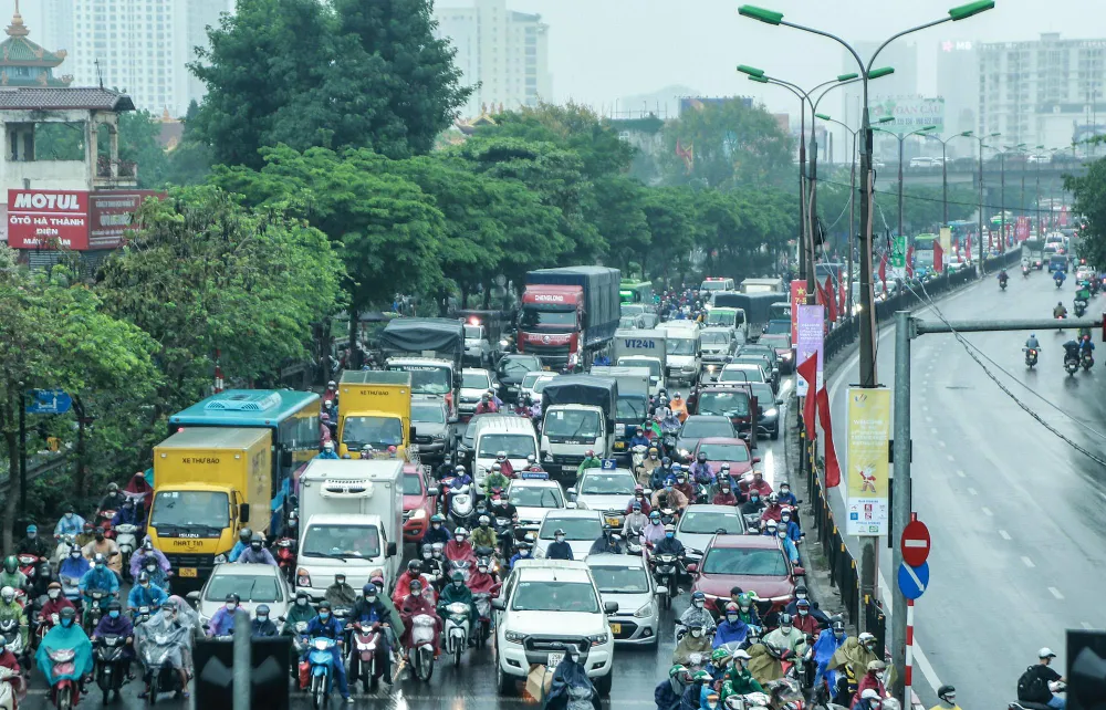 Ngay từ chiều nay (29-4), lượng người tham gia giao thông ở Hà Nội đã tăng lên đáng kể. Ngay từ chiều nay (29-4), lượng người tham gia giao thông ở Hà Nội đã tăng lên đáng kể.