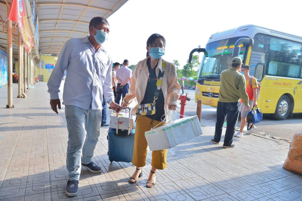 Kỳ nghỉ lễ năm nay kéo dài 4 ngày, từ thứ Bảy tuần trước đến hết thứ Ba tuần này. Ngày mai sẽ là ngày đi học, làm việc trở lại của người lao động và học sinh, sinh viên trên cả nước. Kỳ nghỉ lễ năm nay kéo dài 4 ngày, từ thứ Bảy tuần trước đến hết thứ Ba tuần này. Ngày mai sẽ là ngày đi học, làm việc trở lại của người lao động và học sinh, sinh viên trên cả nước.