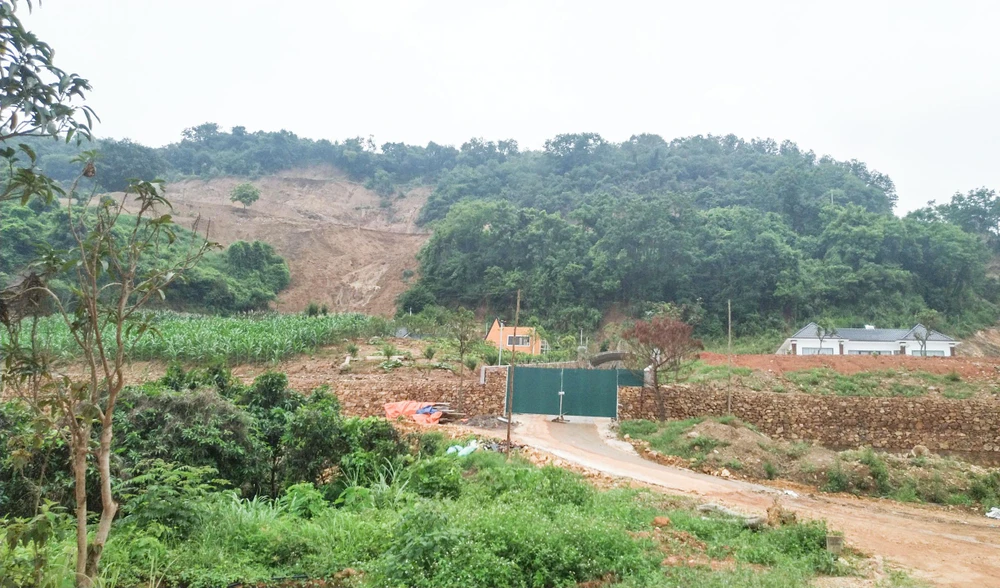 Khu vực xảy ra vụ sạt lở, sập tường khiến 3 người tử vong. Ảnh PHI HÙNG