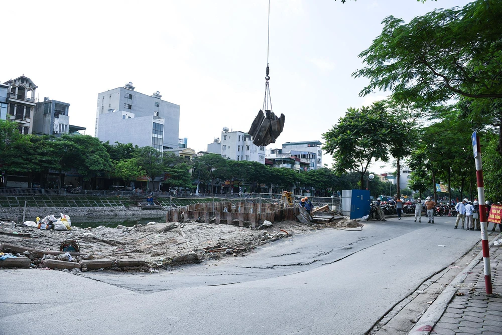 Đây là một trong những dự án trọng điểm của thành phố, nhằm nâng cao môi trường sống, chất lượng sống của người dân Thủ đô, do Ban quản lý dự án đầu tư xây dựng công trình cấp nước, thoát nước và môi trường TP Hà Nội làm chủ đầu tư, đơn vị thi công là nhà thầu TEKKEN (Nhật Bản).