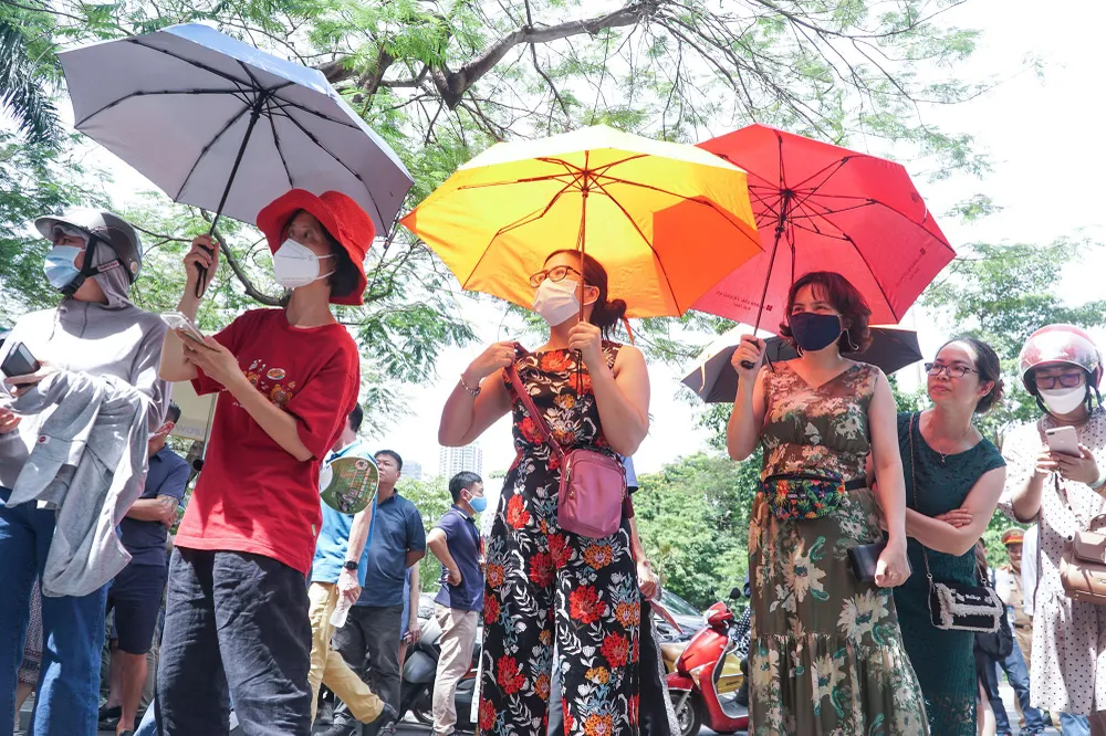 Năm nay, Hà Nội có gần 107 nhìn thí sinh tham dự Kỳ thi tuyển sinh vào lớp 10 THPT. Trong ngày các em đã trải qua hai môn thi đó là Ngữ văn và tiếng Anh. Năm nay, Hà Nội có gần 107 nhìn thí sinh tham dự Kỳ thi tuyển sinh vào lớp 10 THPT. Trong ngày các em đã trải qua hai môn thi đó là Ngữ văn và tiếng Anh.