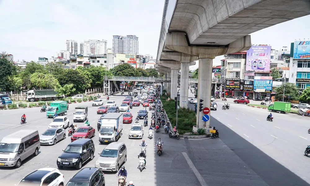 Nhiều ngày nay, Hà Nội bước vào thời kỳ nắng nóng kỷ lục, nhiệt độ cao nhất phổ biến 36 - 38 độ C, có nơi trên 38 độ C.
