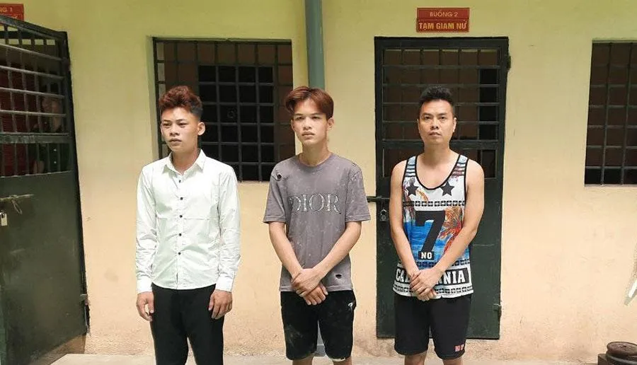 Các bị can tại cơ quan công an. Ảnh CACC