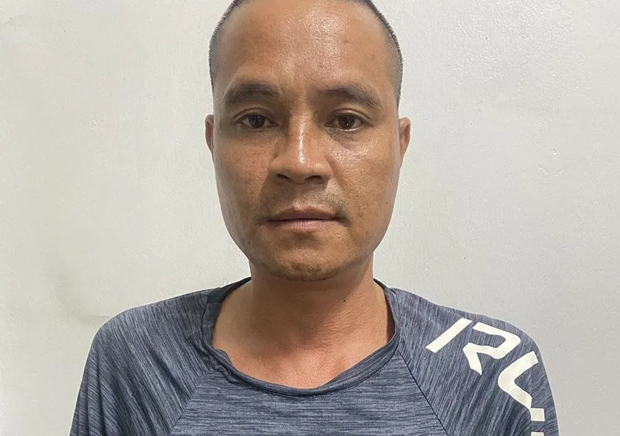 Nghi phạm Trần Quang Thìn trình diện tại Công an huyện Lục Ngạn. Ảnh CACC Nghi phạm Trần Quang Thìn trình diện tại Công an huyện Lục Ngạn. Ảnh CACC