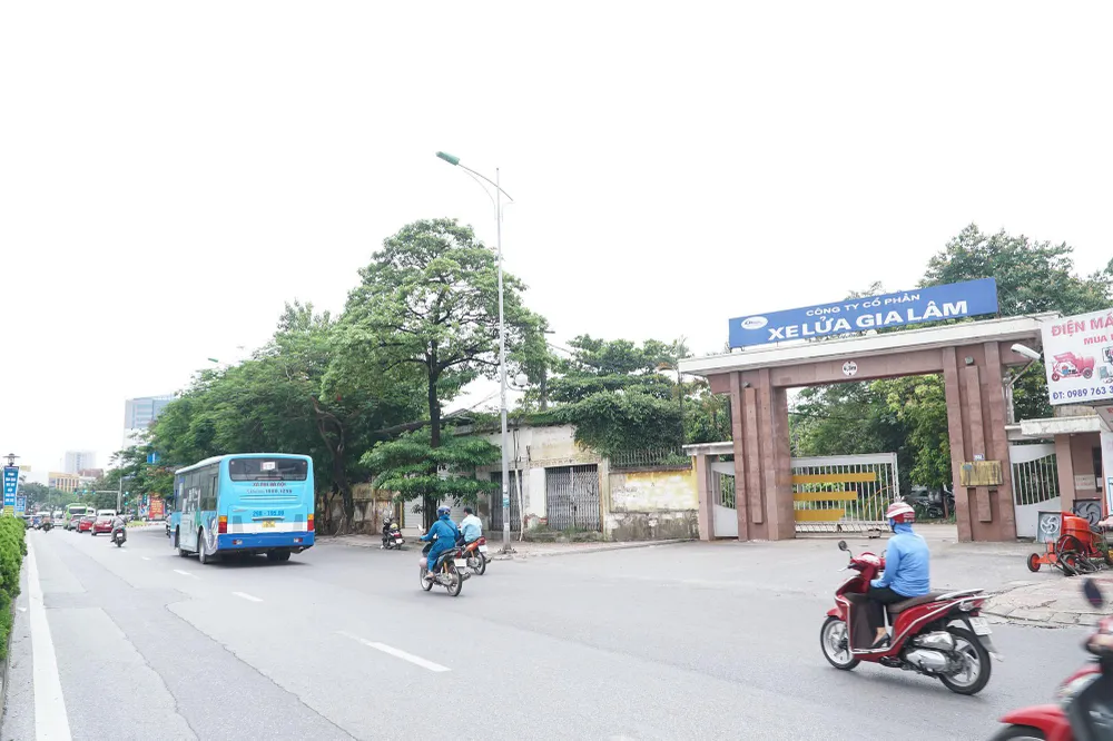 Nhà máy xe lửa Gia Lâm - Công ty Vận tải hành khách đường sắt Hà Nội, số 551 Nguyễn Văn Cừ, phường Gia Thụy, quận Long Biên với diện tích 254 m2 đất. Nhà máy xe lửa Gia Lâm - Công ty Vận tải hành khách đường sắt Hà Nội, số 551 Nguyễn Văn Cừ, phường Gia Thụy, quận Long Biên với diện tích 254 m2 đất.