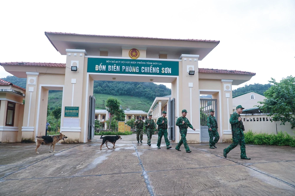 Đồn Biên phòng Chiềng Sơn, Bộ đội Biên phòng Sơn La có nhiệm vụ quản lý 11,192 km đường biên giới quốc gia, năm mốc quốc giới, thuộc các xã Chiềng Sơn, huyện Mộc Châu và xã Tân Xuân, huyện Vân Hồ, tỉnh Sơn La và có nhiệm vụ nắm chắc tình hình, sẵn sàng đấu tranh có hiệu quả với các loại tội phạm, đặc biệt là tội phạm ma túy.