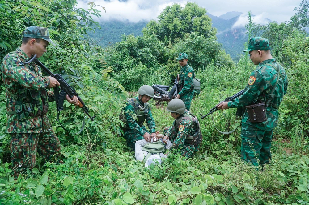Quyết tâm trấn áp, ngăn ngừa tội phạm mua bán, vận chuyển “cái chết trắng” qua biên giới.