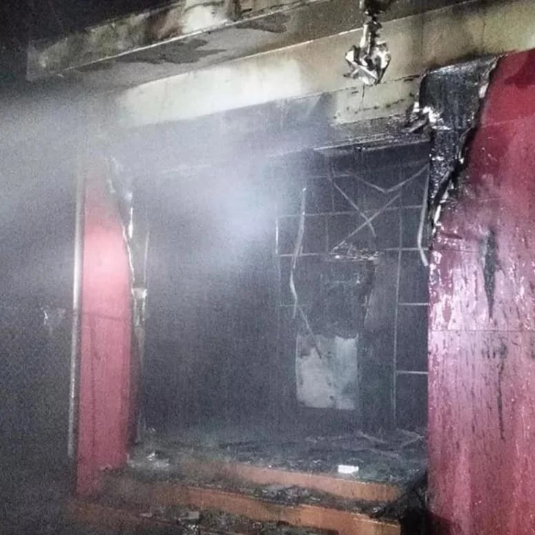 Hiện trường vụ cháy tại cây ATM thuộc Ngân hàng NN&amp;PTNT. Ảnh CTV