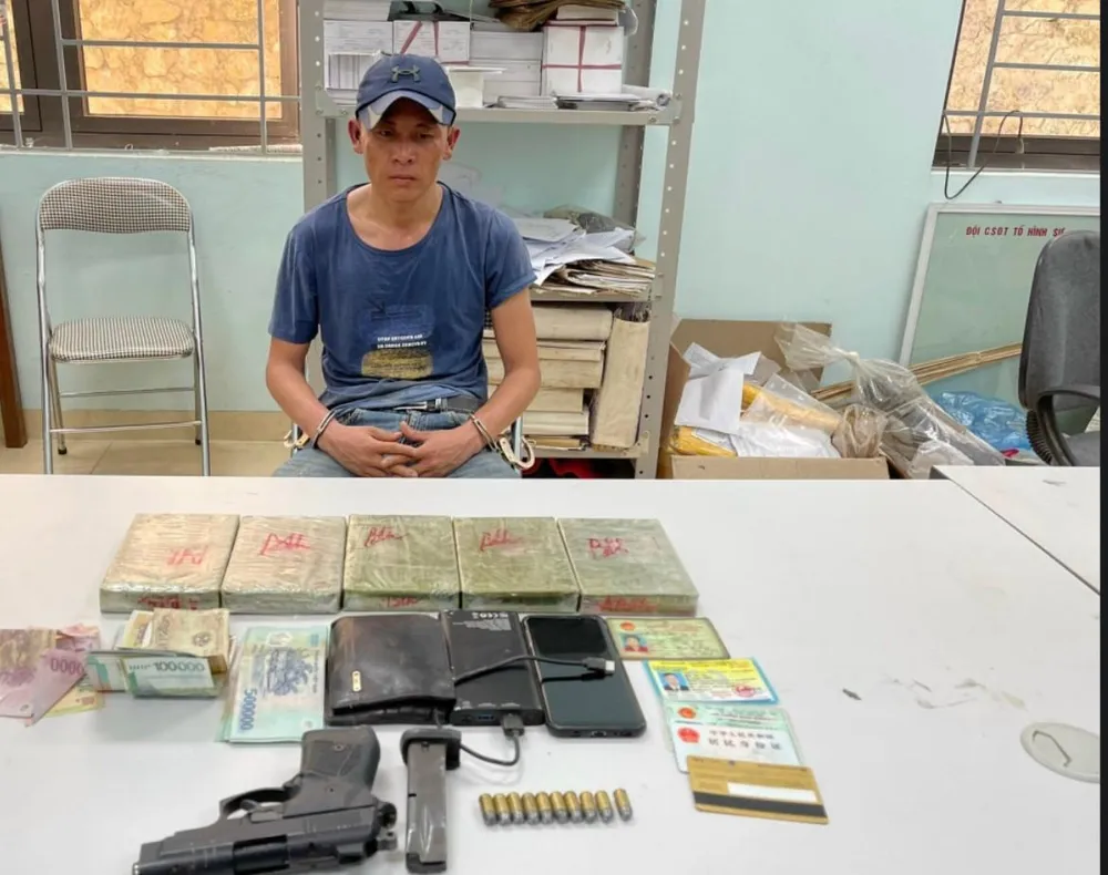 Tú cùng tang vật tại Công an huyện Bảo Lâm. Ảnh: CTV