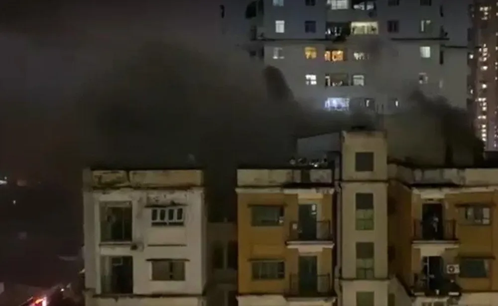 Thời điểm xảy ra hỏa hoạn, khói bốc lên nghi ngút. Ảnh CTV