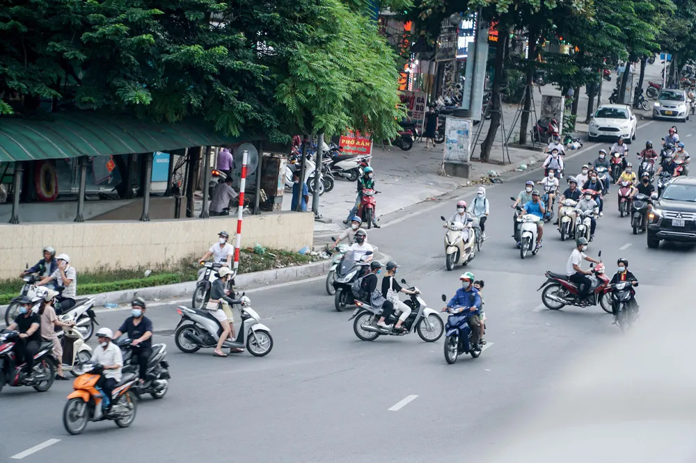 Mặc dù vậy, nhiều người dân vẫn thản nhiên đi ngược chiều, khiến cho tình trạng ùn tắc ở đây càng trở nên nghiêm trọng. Mặc dù vậy, nhiều người dân vẫn thản nhiên đi ngược chiều, khiến cho tình trạng ùn tắc ở đây càng trở nên nghiêm trọng.