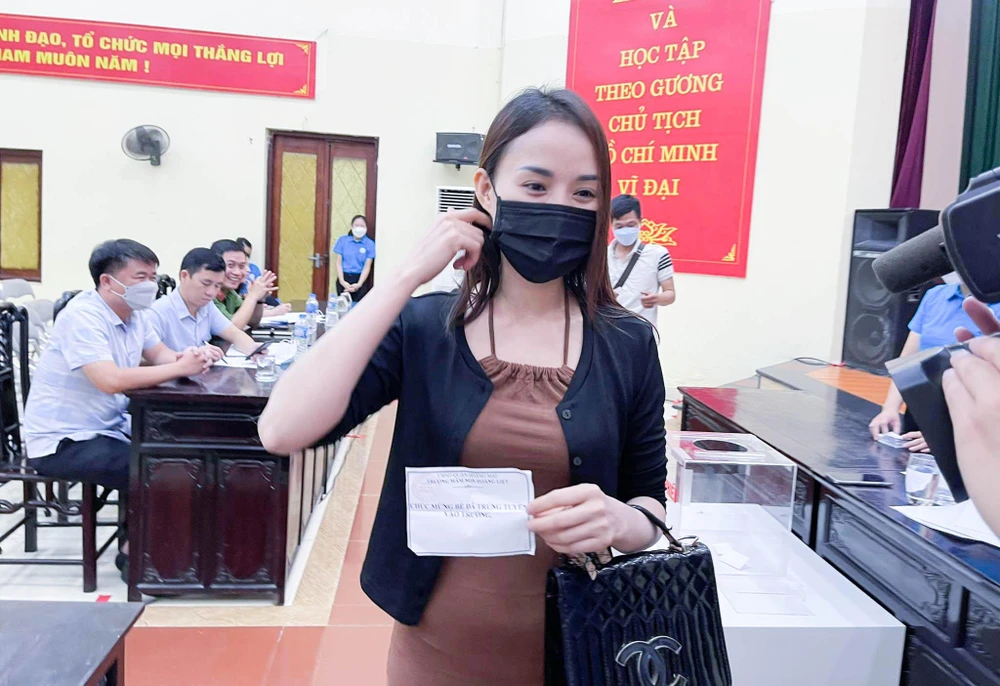 Việc phụ huynh phải bốc thăm để giành suất cho con vào học trường mầm non công lập khiến nhiều người ví như trò chơi may rủi. Ảnh CTV