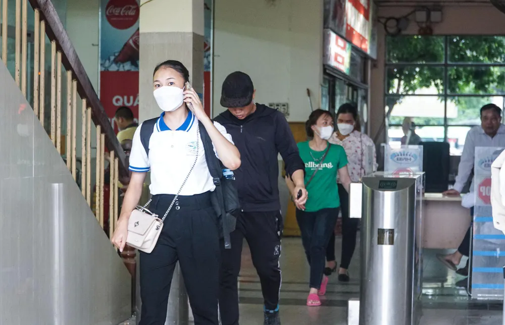 Lãnh dạo bến xe Mỹ Đình thông tin, dự kiến lượng hành khách sẽ tăng 2,5 lần với trung bình từ 10 - 15 nghìn người/ngày. Lượng xe cũng tăng khoảng 35% so với ngày thường, đạt khoảng hơn 800 xe/ngày. Trong đó, lượng xe chủ yếu tập trung vào các tuyến như Lạng Sơn, Lào Cai, Điện Biên, Lai Châu, Yên Bái, Phú Thọ…