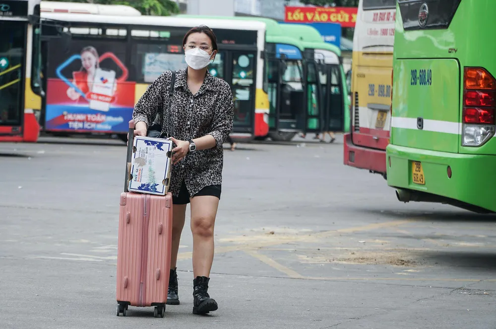 Đợt lễ kéo dài, nhu cầu đi du lịch, về quê thăm người thân và gia đình,… của người dân cũng tăng đột biến, đặt nhiều áp lực lên ngành vận tải hành khách.