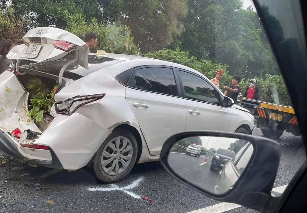 Hiện trường vụ va chạm trên cao tốc Pháp Vân. Ảnh CTV