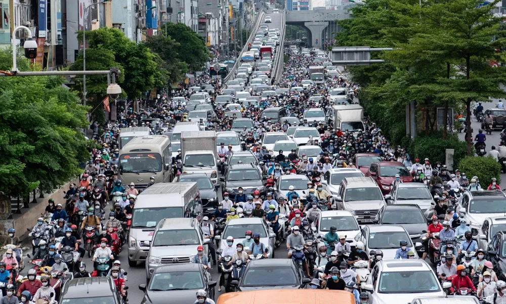 Tại khu vực Ngã Tư Sở, giao thông tắc nghẽn nghiêm trọng. Tại khu vực Ngã Tư Sở, giao thông tắc nghẽn nghiêm trọng.