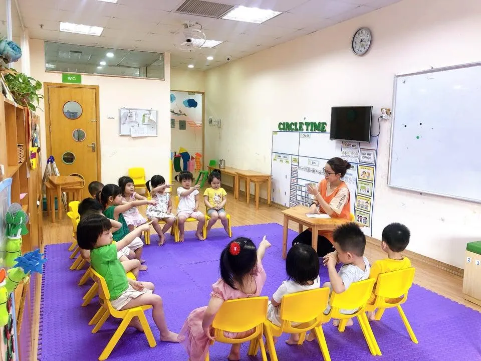 Lãnh đạo Sở GD&amp;DT TP Hà Nội cho rằng cần bổ sung làm rõ hơn về cơ sở giáo dục thuộc loại hình tư thục, dân lập bao gồm cả trường có vốn đầu tư nước ngoài. Ảnh minh họa PHI HÙNG