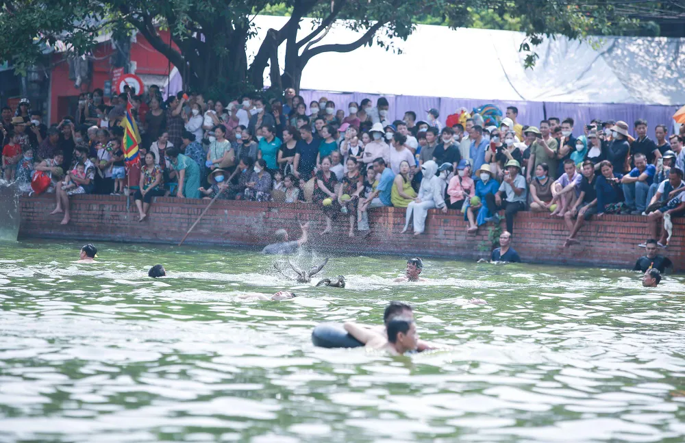 Năm nay, phần lễ được tổ chức đúng ngày 13-8 âm lịch, tức ngày 8-9 dương lịch. Trước khi diễn ra phần lễ, vào ngày 7-9, tức ngày 12-8 âm lịch phần hội đã được tổ chức tại ao chùa Triều Khúc, với trò chơi "ném bưởi, bắt vịt" trở thành điểm nhấn, thu hút hàng nghìn người khắp nơi. Năm nay, phần lễ được tổ chức đúng ngày 13-8 âm lịch, tức ngày 8-9 dương lịch. Trước khi diễn ra phần lễ, vào ngày 7-9, tức ngày 12-8 âm lịch phần hội đã được tổ chức tại ao chùa Triều Khúc, với trò chơi "ném bưởi, bắt vịt" trở thành điểm nhấn, thu hút hàng nghìn người khắp nơi.