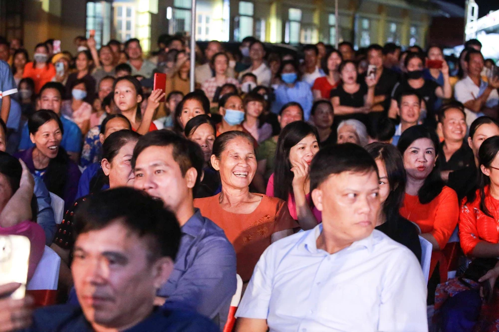 Buổi khai mạc thu hút rất đông người dân và du khách từ nhiều địa phương khác nhau tới tham dự. Hiện nay, diện tích na trên địa bàn huyện Chi Lăng ước đạt trên 2.300 ha trên tổng diện tích khoảng 3.500ha na toàn tỉnh; sản lượng ước đạt 20.000 tấn, doanh thu ước đạt 700 tỷ đồng. Hàng năm, nông dân Chi Lăng thu nhập từ quả na và cây ăn quả được hơn 1.000 tỷ đồng.