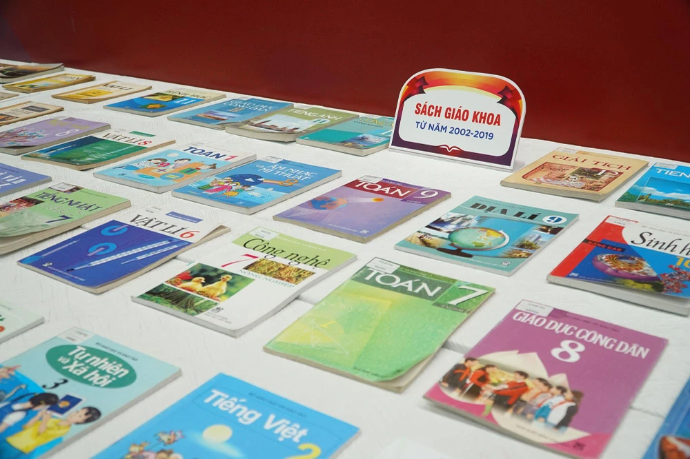 Nhìn lại các bộ sách giáo khoa Việt Nam qua các thời kỳ ảnh 4