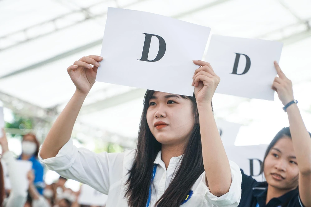 Do các câu hỏi có phần gây nhầm lẫn, nhiều thí sinh lo lắng trước khi đáp án được công bố.