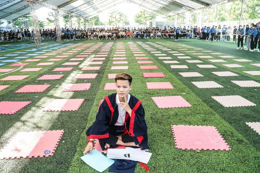 Chỉ sau ít phút, một nam sinh đã loại bỏ tất cả "đối thủ" và giành giải nhất của chương trình.