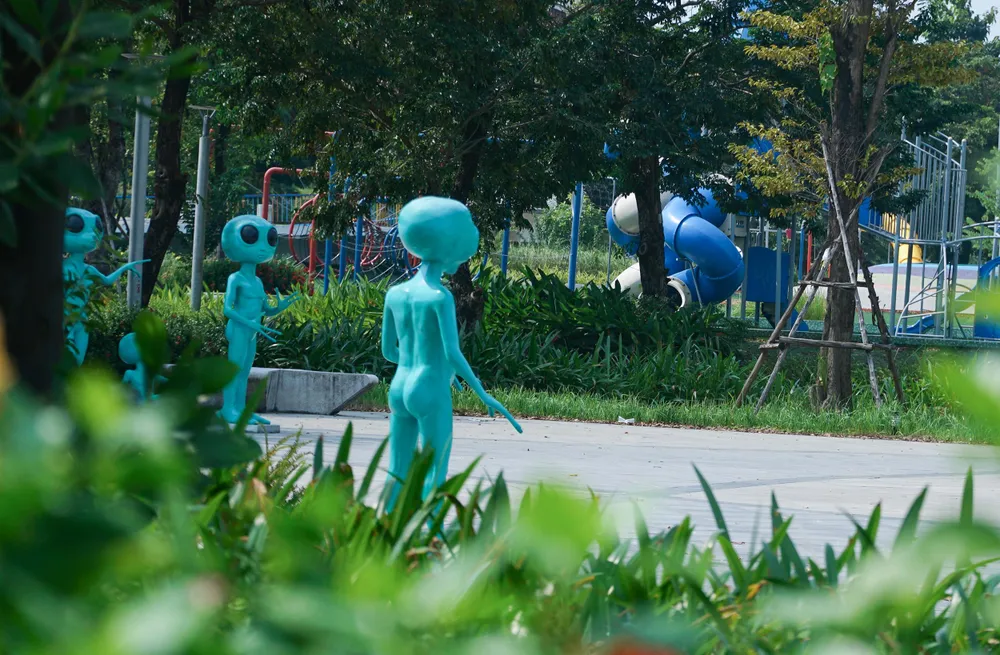 Trong đó có quảng trường Zodiac, Vườn Dải Ngân Hà, Quảng trường Hệ Mặt Trời, Cầu Ánh Trăng, Khu vật thể lạ (UFO Zone), Quảng trường Ngoài Hành Tinh, Bể Hố Đen… Trong đó có quảng trường Zodiac, Vườn Dải Ngân Hà, Quảng trường Hệ Mặt Trời, Cầu Ánh Trăng, Khu vật thể lạ (UFO Zone), Quảng trường Ngoài Hành Tinh, Bể Hố Đen…