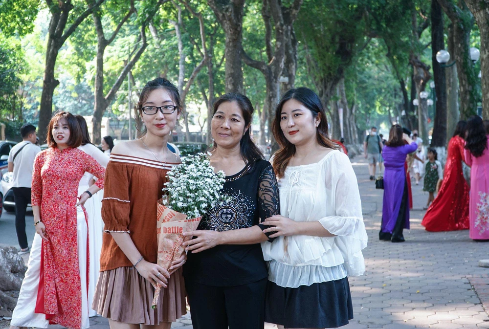 Đây cũng là thời điểm các nam thanh, nữ tú chụp ảnh nhiều.