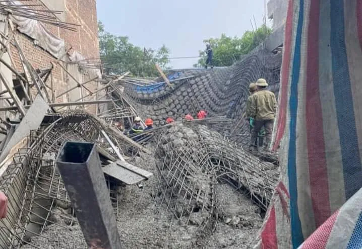 Hiện trường vụ sập giàn giáo ở Bắc Ninh. Ảnh: CTV
