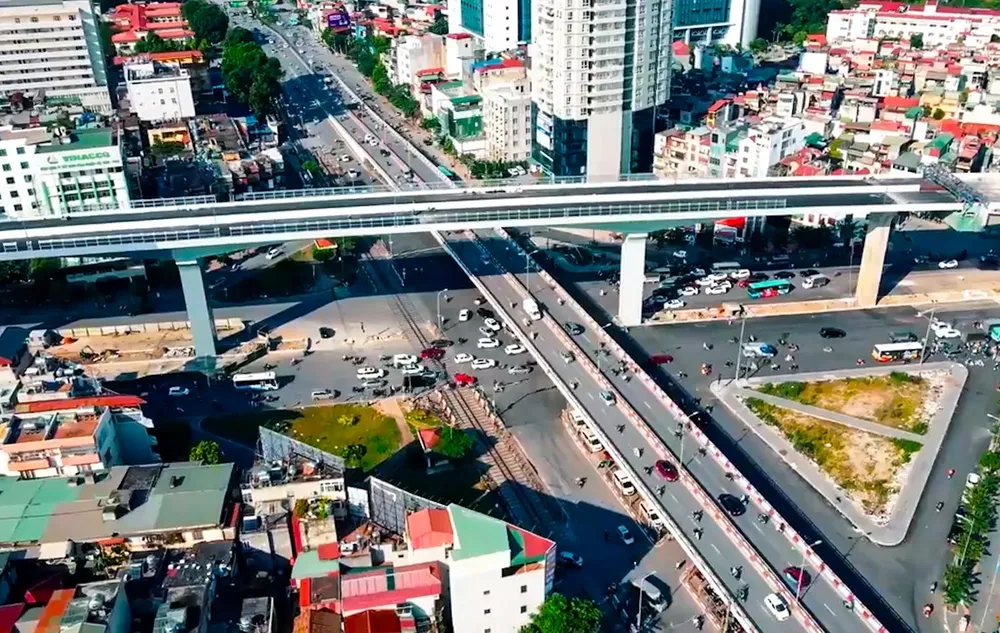 Theo ghi nhận, dự án đường Vành đai 2 trên cao đoạn từ Ngã Tư Vọng tới cầu Vĩnh Tuy hiện nay đã cơ bản được hoàn thiện sau hơn 4 năm thi công.