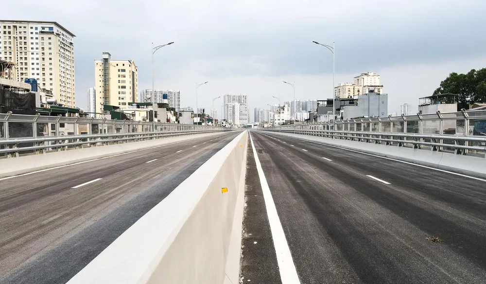 Được biết, dự án đường Vành đai 2 trên cao là một trong những công trình trọng điểm của Thủ đô Hà Nội với tổng mức đầu tư gần 10.000 tỉ đồng.