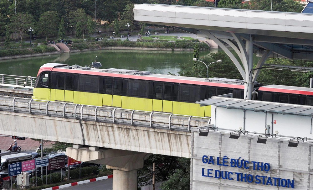 Hệ thống đường sắt đô thị Nhổn - ga Hà Nội đoạn trên cao được vận hành theo biểu đồ chạy tàu ngày, thời gian từ 9 giờ - 19 giờ, với số đoàn tàu tối đa 4 - 8 đoàn tàu chạy trong 5 ngày nối tiếp. Trường hợp mục tiêu hiệu suất chạy thử trong năm ngày liên tiếp không đạt được (nếu tính khả dụng của hệ thống đạt dưới 98%), việc chạy thử sẽ được kéo dài đến khi đạt kết quả.