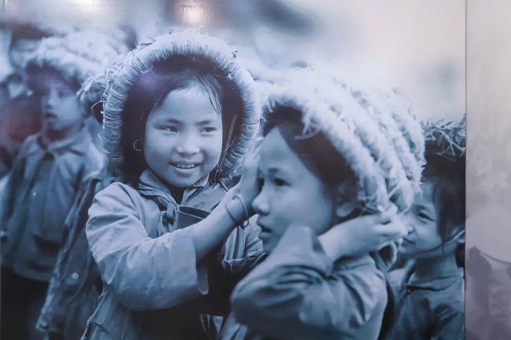 Phó Giám đốc Sở Nội vụ TP. Hà Nội Nguyễn Thị Liễu, chia sẻ: "Đã 50 năm trôi qua những Chiến thắng “Hà Nội - Điện Biên Phủ trên không” được đánh giá là một trong 10 chiến thắng vĩ đại nhất lịch sử đấu tranh dựng nước và giữ nước của dân tộc. Sự kiện này là sự tiếp nối truyền thống anh hùng, bất khuất của dân tộc, bảo vệ vững chắc độc lập dân tộc và toàn vẹn lãnh thổ". Phó Giám đốc Sở Nội vụ TP. Hà Nội Nguyễn Thị Liễu, chia sẻ: "Đã 50 năm trôi qua những Chiến thắng “Hà Nội - Điện Biên Phủ trên không” được đánh giá là một trong 10 chiến thắng vĩ đại nhất lịch sử đấu tranh dựng nước và giữ nước của dân tộc. Sự kiện này là sự tiếp nối truyền thống anh hùng, bất khuất của dân tộc, bảo vệ vững chắc độc lập dân tộc và toàn vẹn lãnh thổ".