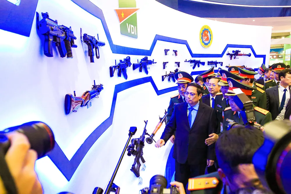 Sáng nay, ngày 8-12, Triển lãm Quốc phòng quốc tế Việt Nam 2022, tại sân bay Gia Lâm, TP Hà Nội đã chính thức diễn ra. Thủ tướng Chính phủ Phạm Minh Chính dự nghi thức khai mạc triển lãm. Đồng thời, Thủ tướng cũng tới thăm các gian trưng bày các phương tiện chiến đấu, giải pháp công nghệ, vũ khí...