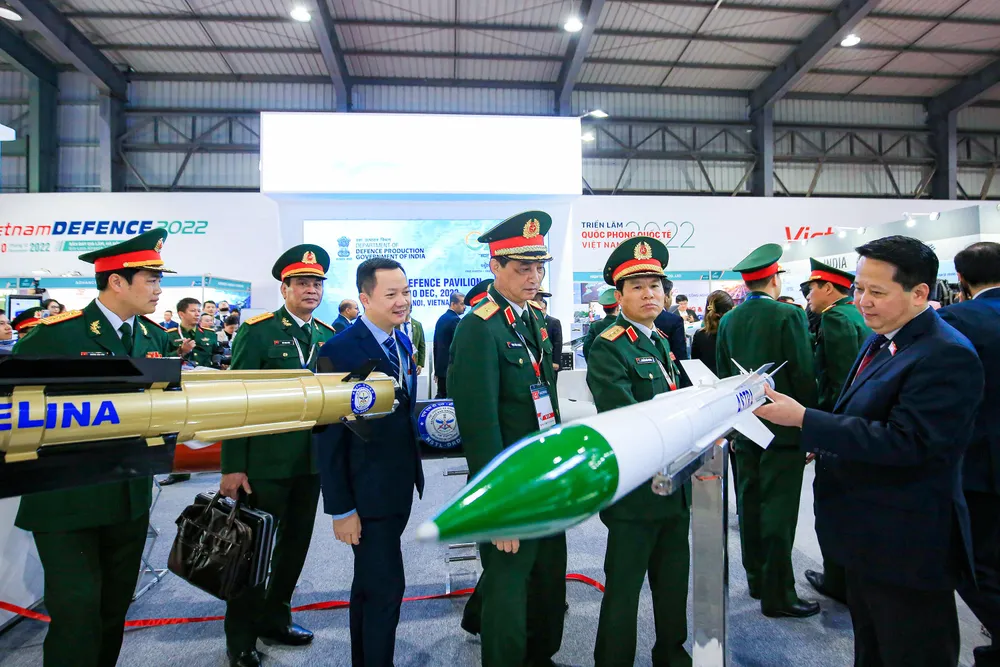 Các sản phẩm của Việt Nam trưng bày, giới thiệu tại Triển lãm sẽ bao gồm các sản phẩm do các cơ quan, đơn vị của Bộ Quốc phòng (Tổng cục CNQP, Quân chủng PK-KQ, Quân chủng Hải quân, Học viện KTQS, Trung tâm Nhiệt đới Việt - Nga, Tập đoàn Công nghiệp viễn thông Quân đội và các công ty thương mại, dịch vụ của Bộ Quốc phòng) và Bộ Công an (Cục Công nghiệp an ninh) nghiên cứu, chế tạo.