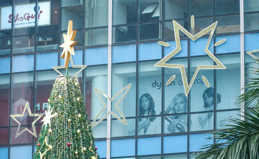 Lễ Giáng sinh, còn được gọi là lễ Thiên Chúa giáng sinh, noel hay Christmas là một ngày lễ kỷ niệm Chúa Giê-su sinh ra đời, theo phần lớn các tín hữu Kitô giáo.