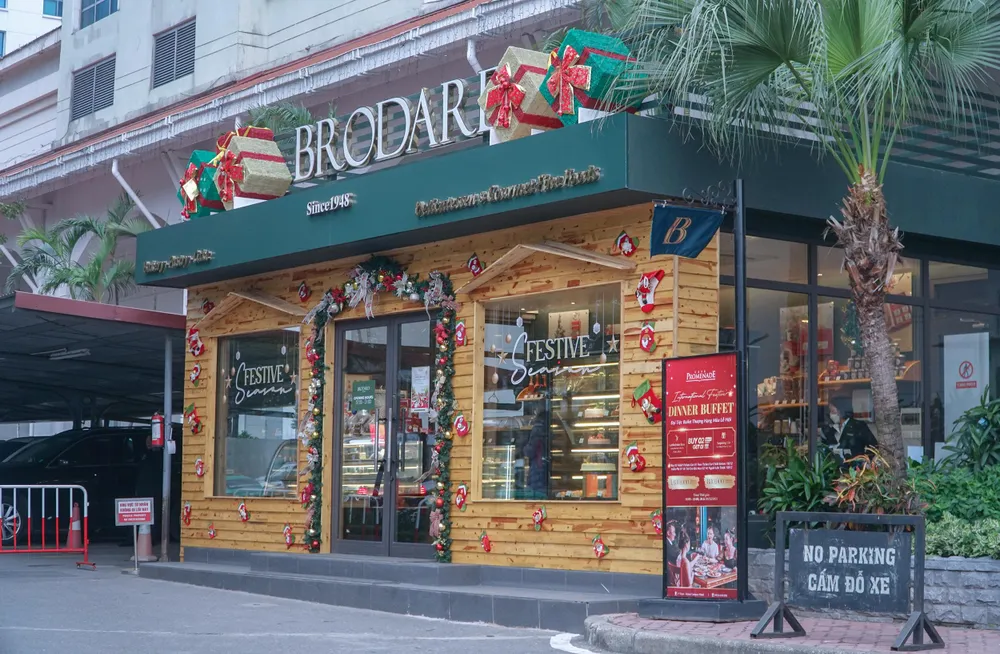 Mùa giáng sinh ngập tràn trên nhiều cung đường, tuyến phố ở Hà Nội.