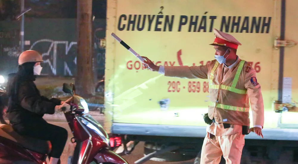 Sau hàng loạt vụ tai nạn giao thông có liên quan đến tài xế vi phạm nồng độ cồn, Công an TP. Hà Nội đã tăng cường xử lý “ma men” điều khiển phương tiện trong những tháng cuối năm nhằm hạn chế tối đa tai nạn.