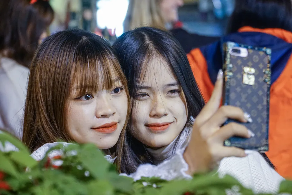 Tất cả đều muốn lưu giữ cho mình những bức ảnh đẹp nhất trong mùa Giáng sinh 2022. Tất cả đều muốn lưu giữ cho mình những bức ảnh đẹp nhất trong mùa Giáng sinh 2022.