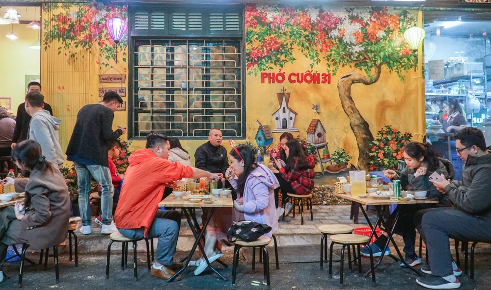 Các hoạt động của Không gian khu phố ẩm thực đêm kết hợp đi bộ Đảo Ngọc Ngũ Xã sẽ tập trung vào phát triển các hoạt động kinh doanh hiện có tại đây, kết hợp chợ hàng hóa, kết hợp với hoạt động văn hóa, văn nghệ đường phố vào ngày cuối tuần...