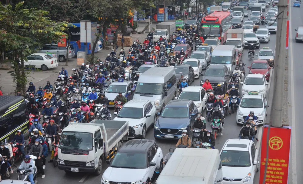 Nhiều người quay lại Hà Nội để ngày 3-1-2023 sẽ bắt đầu trở lại công việc, học tập đầu của mình.